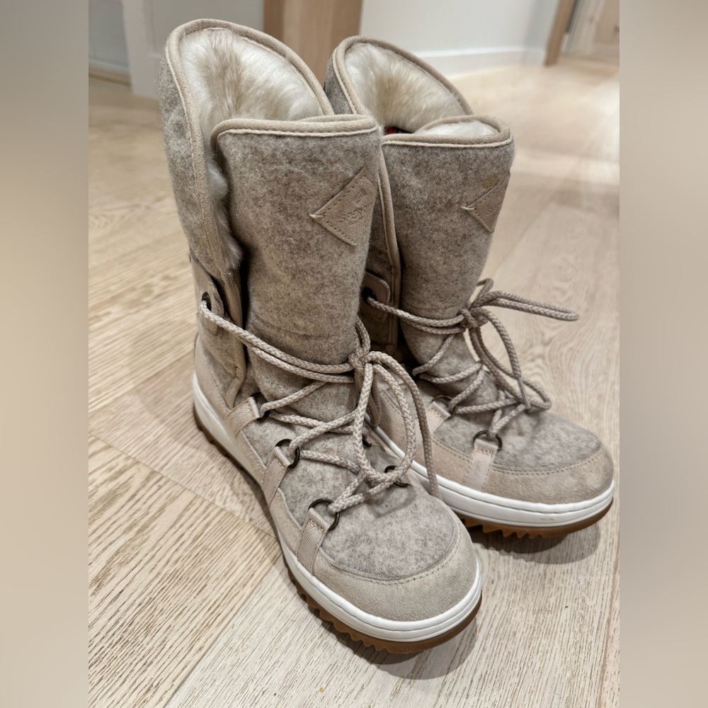 Winter Boots with Faux Fur Lining